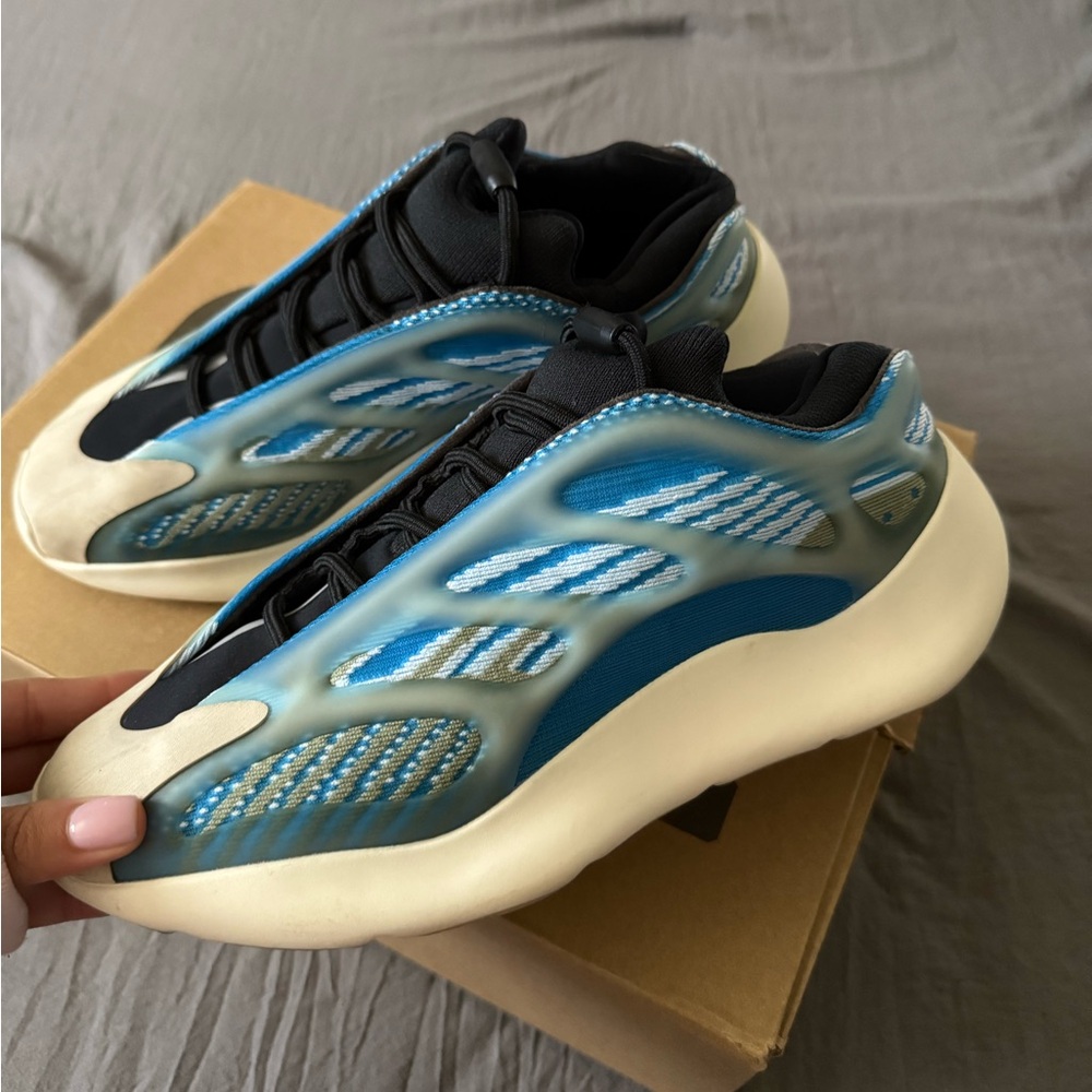 Yeezy 700 V3